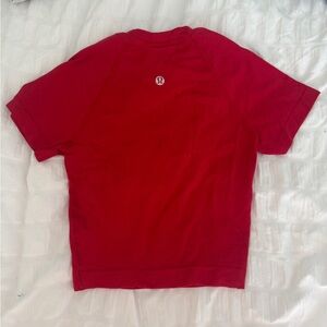 lululemon athletica Women's Red Short Sleeve Tee